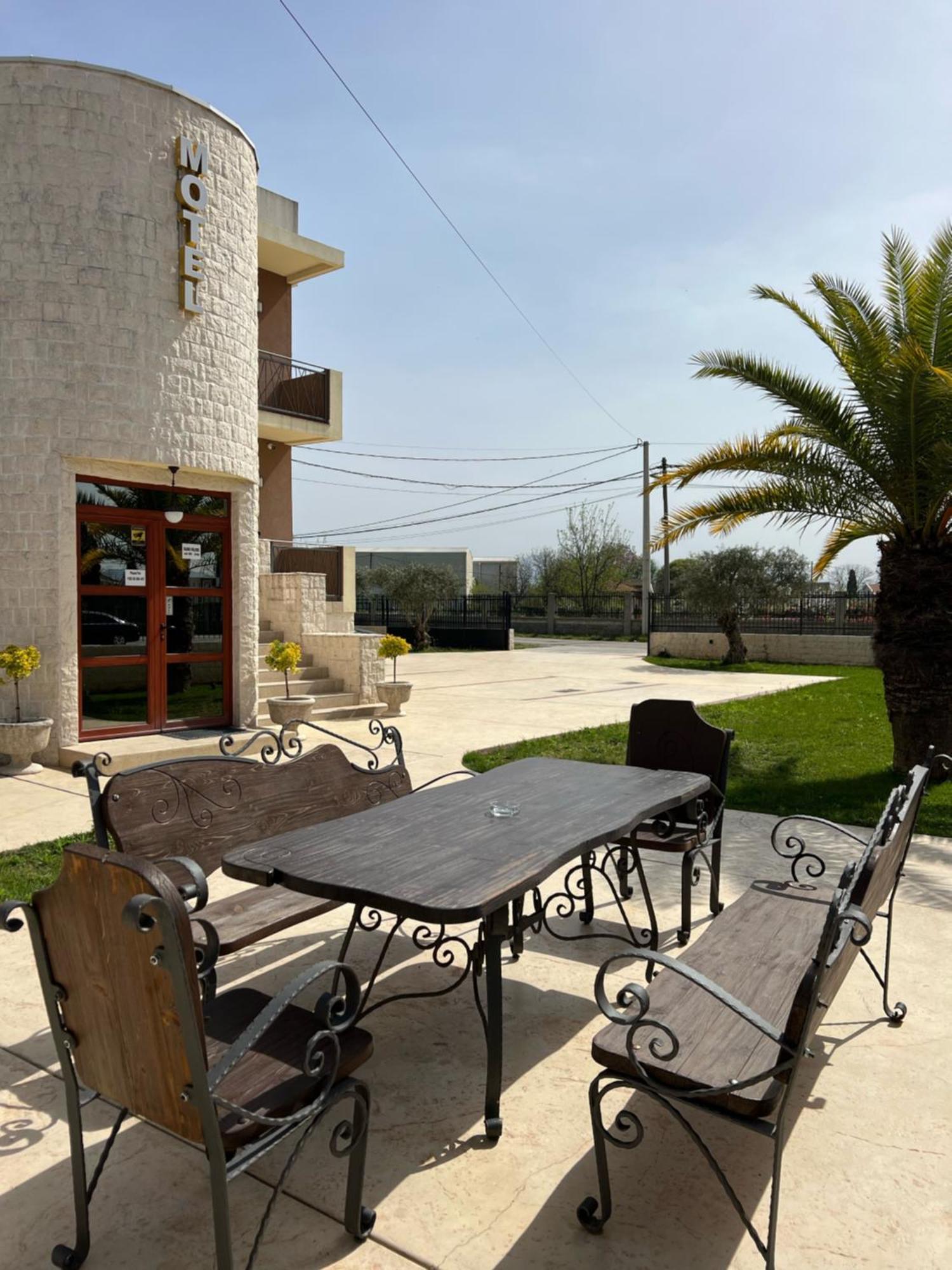 Motel Zeta Lux Mitrovica Kültér fotó
